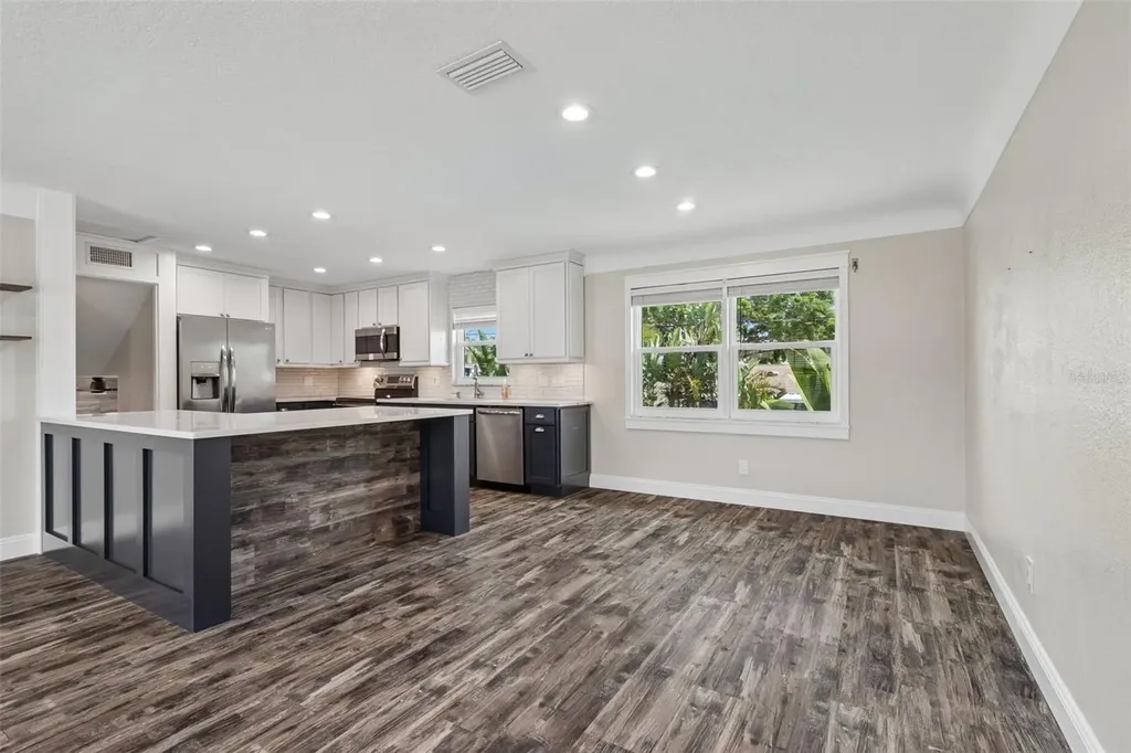 13548 Bellewood Avenue Seminole FL 33776