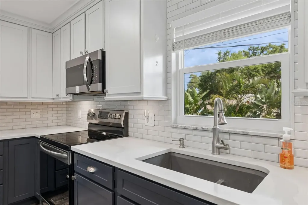 13548 Bellewood Avenue Seminole FL 33776