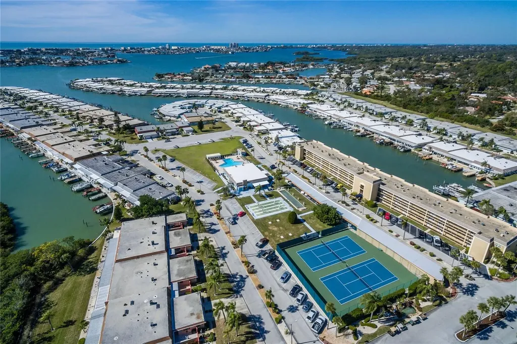 1 S Boca Ciega Point Boulevard St Petersburg FL 33708