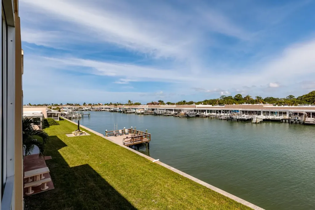 1 S Boca Ciega Point Boulevard St Petersburg FL 33708