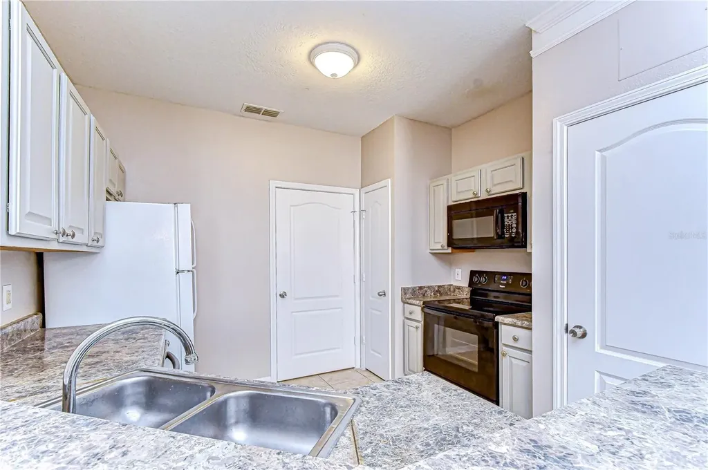 17942 Villa Creek Drive Tampa FL 33647