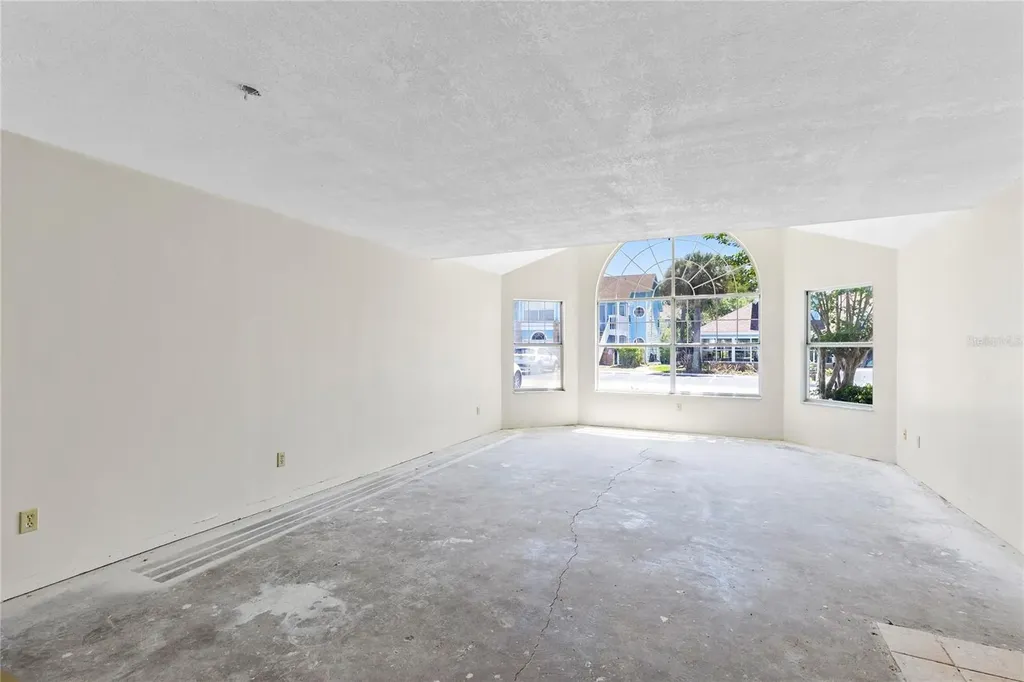 2745 N Poinciana Boulevard Kissimmee FL 34746