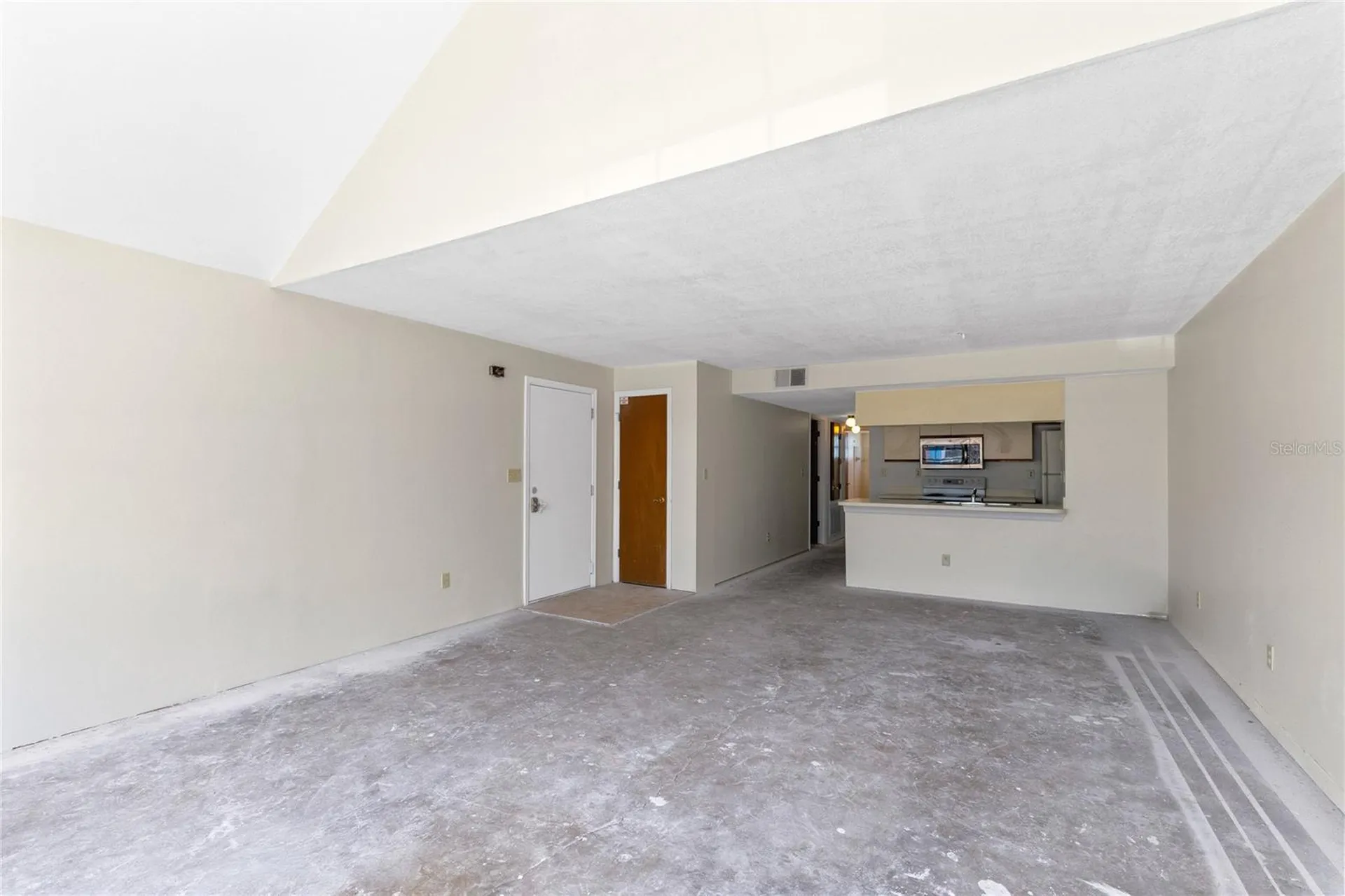 2745 N Poinciana Boulevard Kissimmee FL 34746
