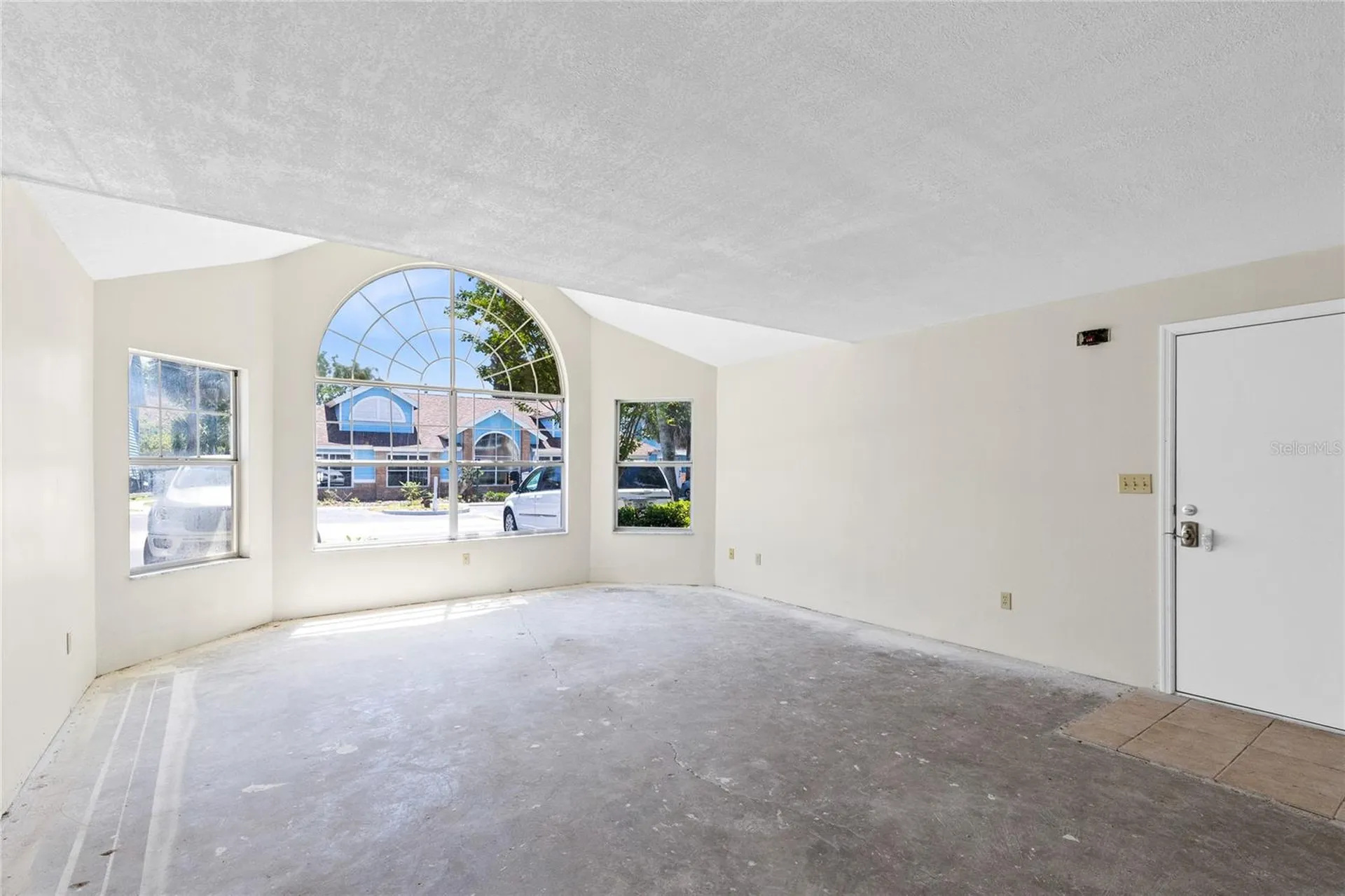 2745 N Poinciana Boulevard Kissimmee FL 34746