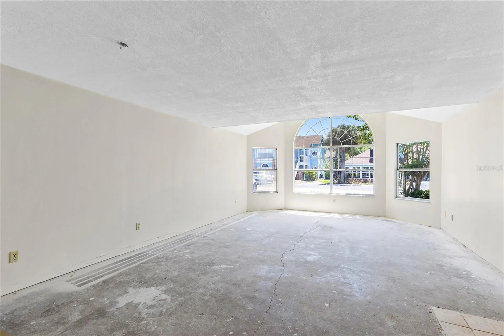 2745 N Poinciana Boulevard Kissimmee FL 34746