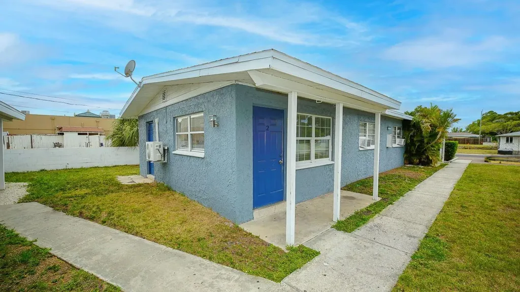 6538 42nd Avenue N St Petersburg FL 33709