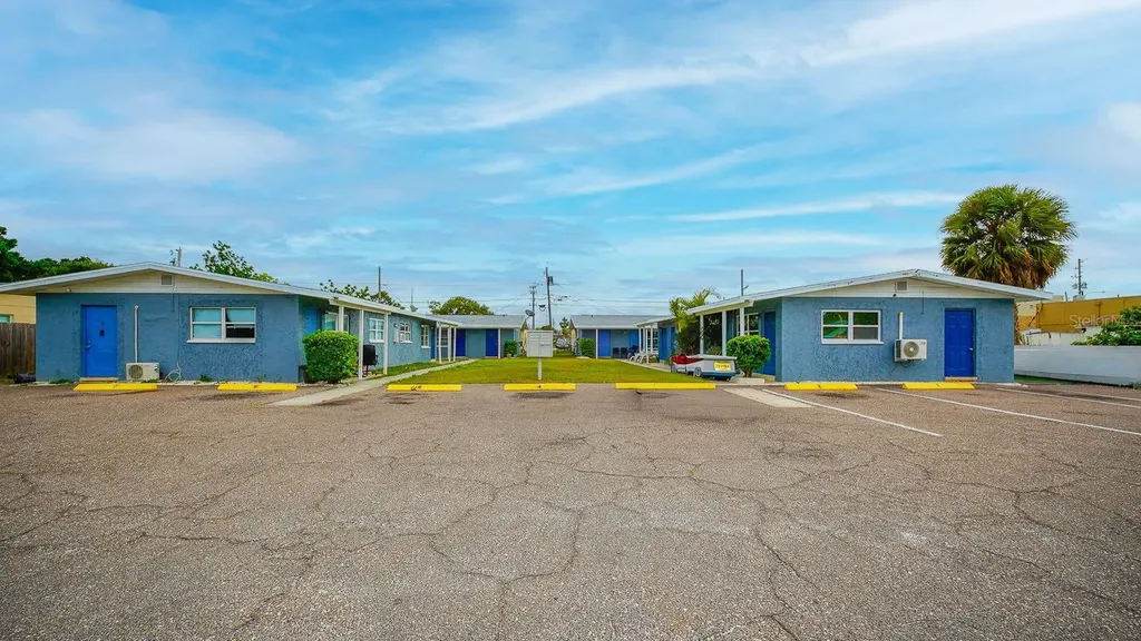 6538 42nd Avenue N St Petersburg FL 33709
