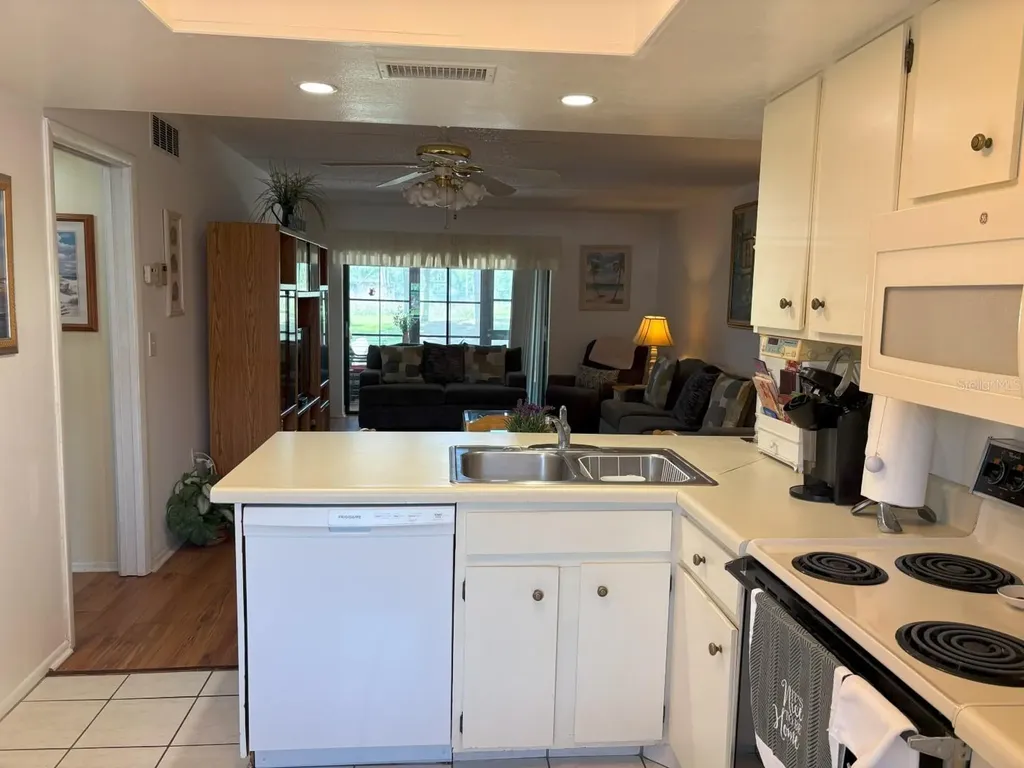 303 Meadow Lane Oldsmar FL 34677