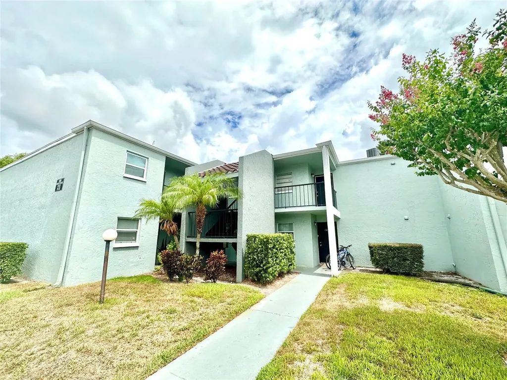 2830 Somerset Park Drive Tampa FL 33613