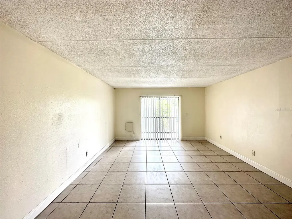 2830 Somerset Park Drive Tampa FL 33613