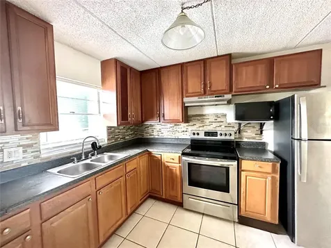 2830 Somerset Park Drive Tampa FL 33613