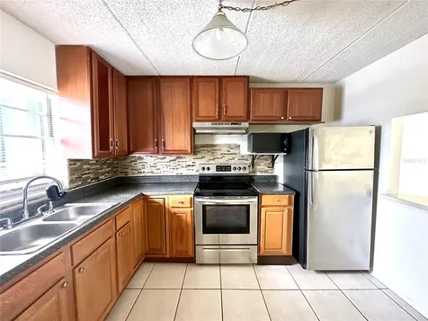 2830 Somerset Park Drive Tampa FL 33613