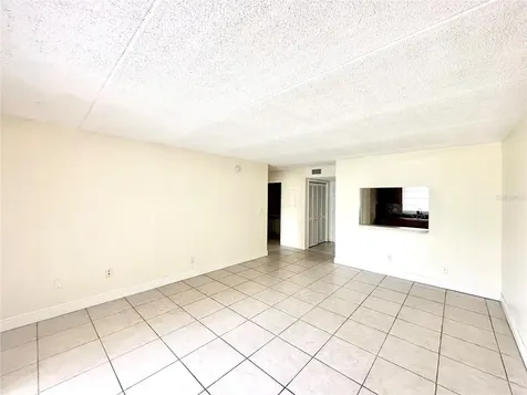 2830 Somerset Park Drive Tampa FL 33613