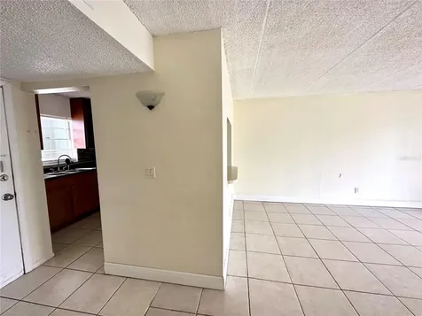2830 Somerset Park Drive Tampa FL 33613