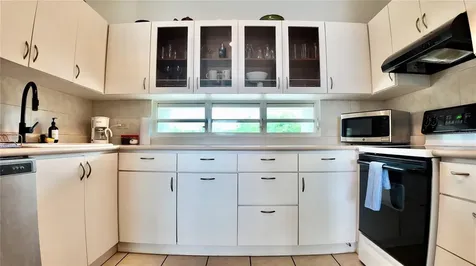 429 C. Porto Vecchio Rincon PR 00677