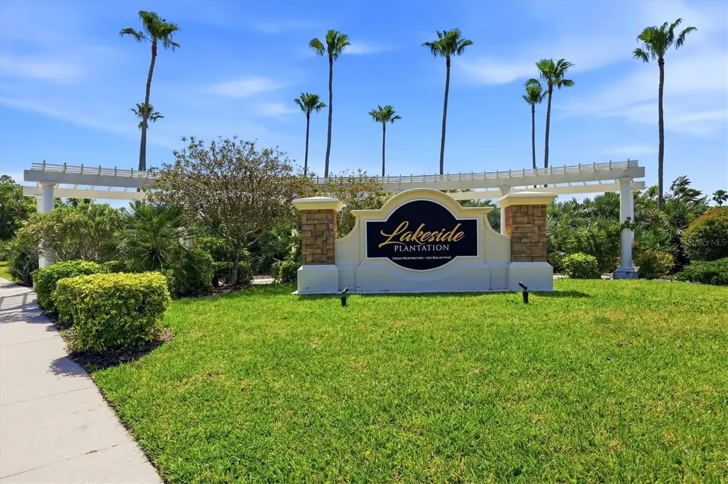 1528 Scarlett Avenue North Port FL 34289