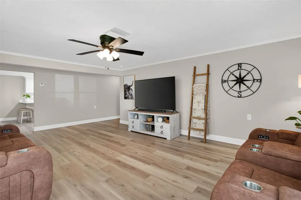 823 Riverside Drive Tarpon Springs FL 34689