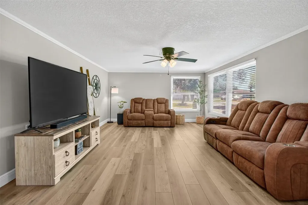 823 Riverside Drive Tarpon Springs FL 34689
