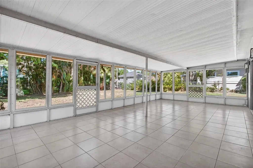823 Riverside Drive Tarpon Springs FL 34689