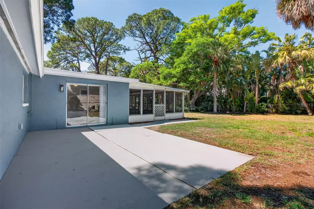 823 Riverside Drive Tarpon Springs FL 34689