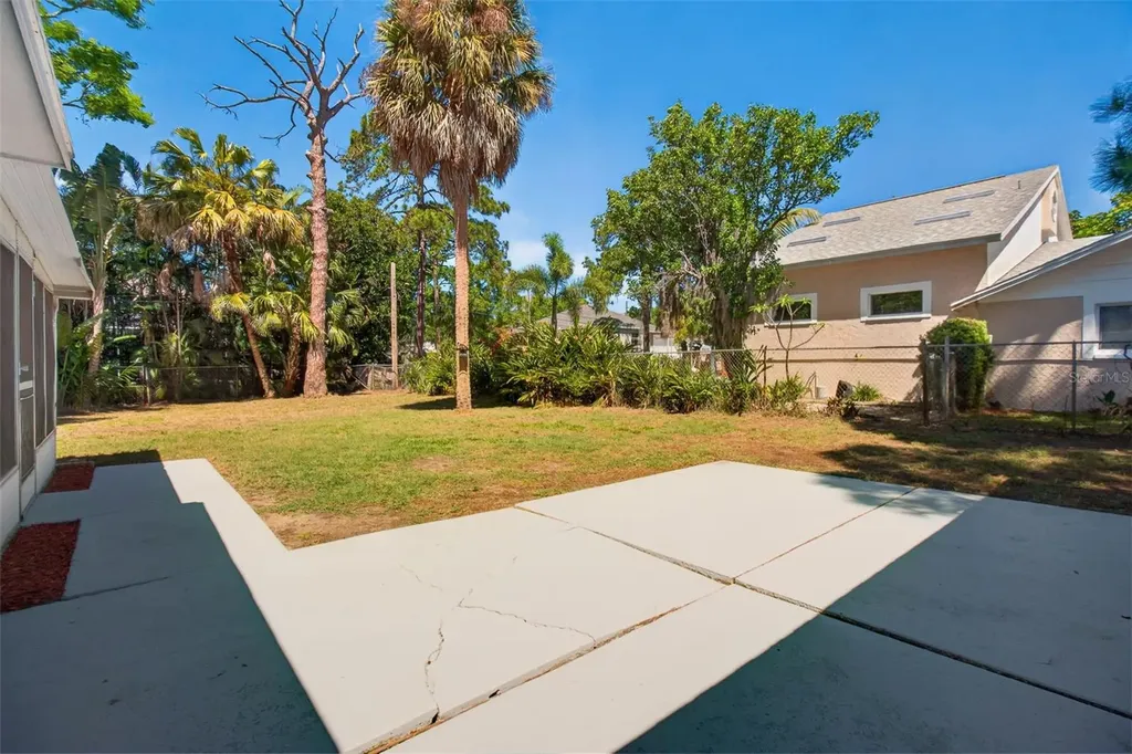 823 Riverside Drive Tarpon Springs FL 34689