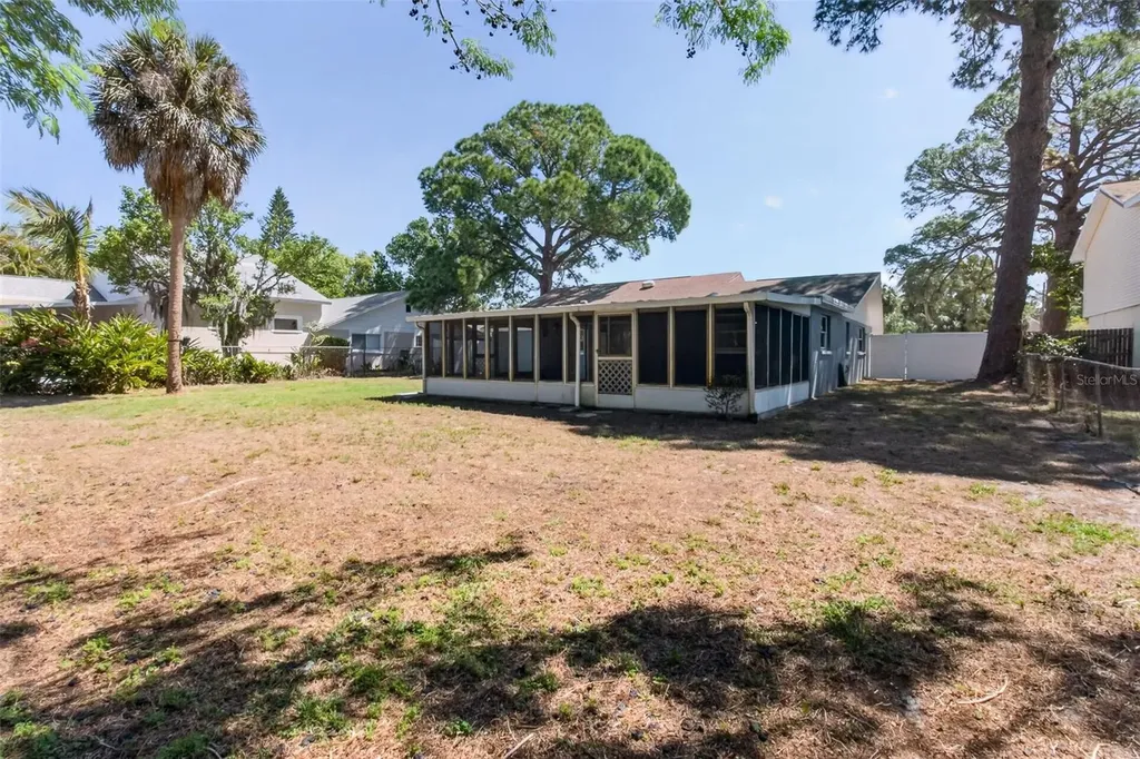 823 Riverside Drive Tarpon Springs FL 34689