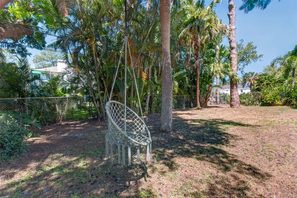 823 Riverside Drive Tarpon Springs FL 34689