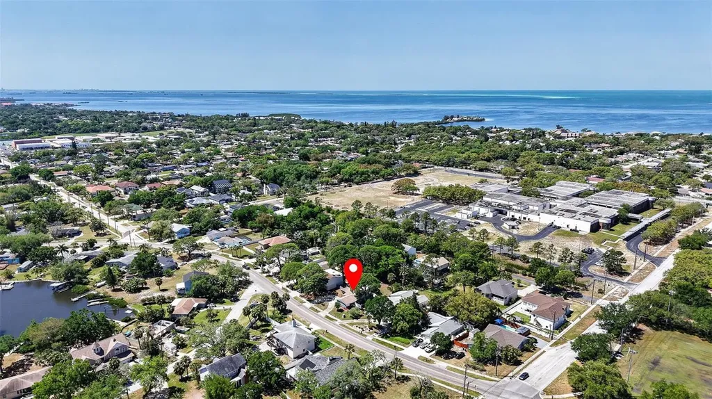 823 Riverside Drive Tarpon Springs FL 34689