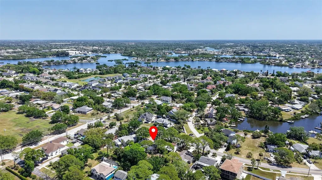 823 Riverside Drive Tarpon Springs FL 34689