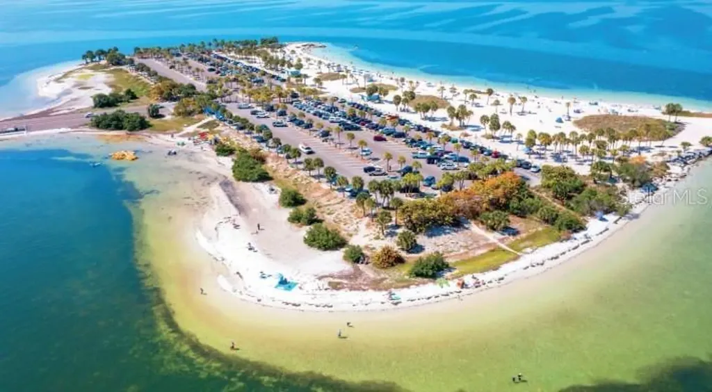 823 Riverside Drive Tarpon Springs FL 34689
