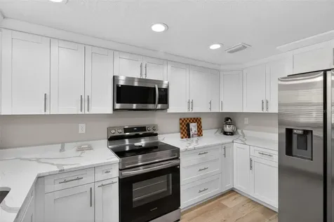 823 Riverside Drive Tarpon Springs FL 34689