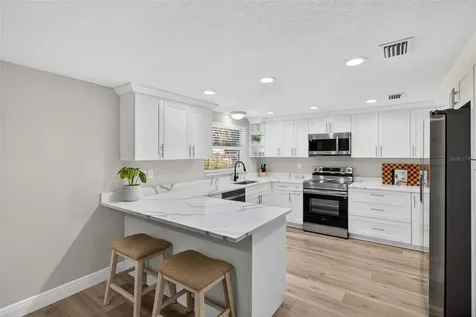 823 Riverside Drive Tarpon Springs FL 34689
