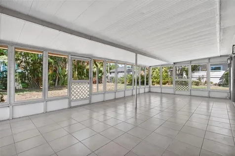 823 Riverside Drive Tarpon Springs FL 34689
