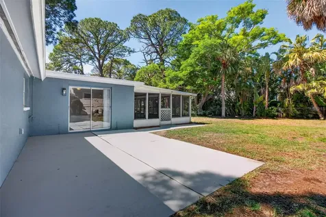 823 Riverside Drive Tarpon Springs FL 34689