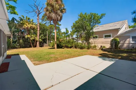 823 Riverside Drive Tarpon Springs FL 34689