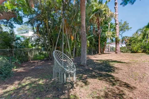 823 Riverside Drive Tarpon Springs FL 34689