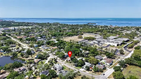 823 Riverside Drive Tarpon Springs FL 34689