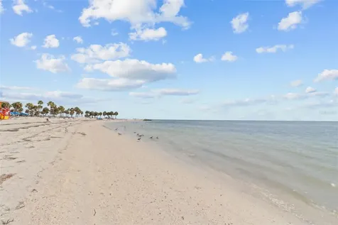 823 Riverside Drive Tarpon Springs FL 34689