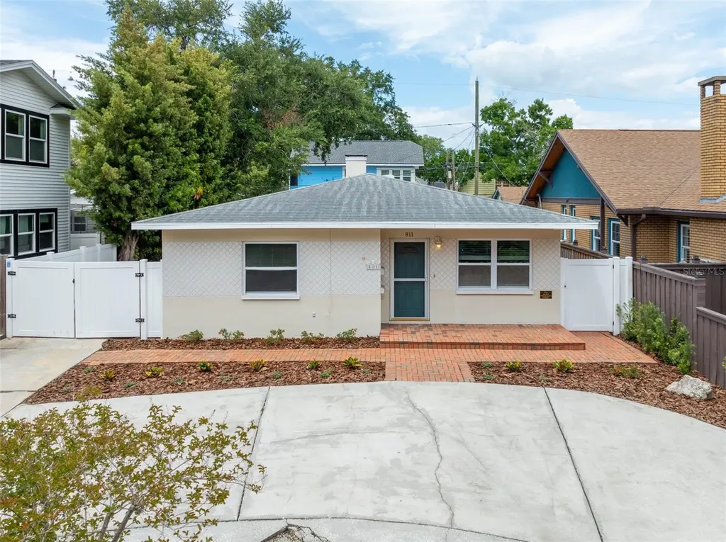 811 20th Avenue N St Petersburg FL 33704