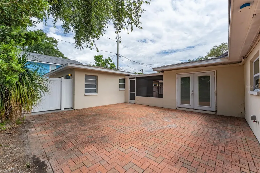 811 20th Avenue N St Petersburg FL 33704