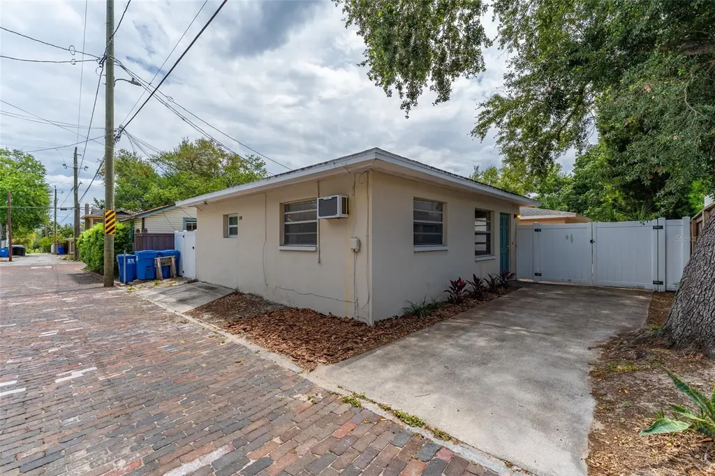 811 20th Avenue N St Petersburg FL 33704