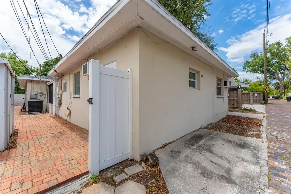 811 20th Avenue N St Petersburg FL 33704