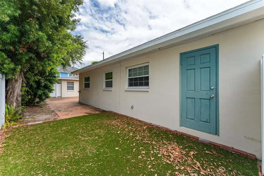 811 20th Avenue N St Petersburg FL 33704