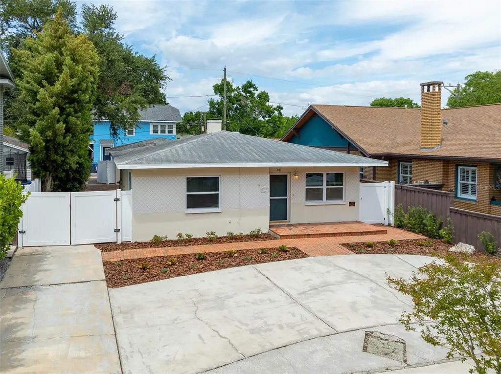 811 20th Avenue N St Petersburg FL 33704