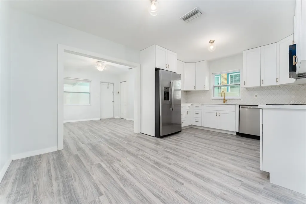 811 20th Avenue N St Petersburg FL 33704