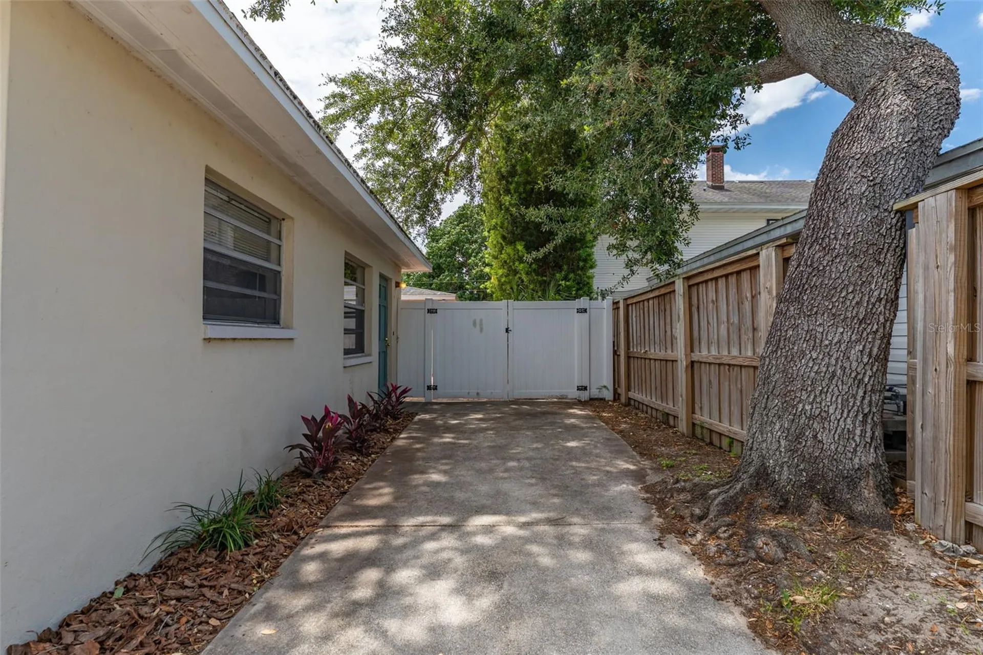 811 20th Avenue N St Petersburg FL 33704