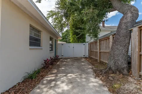 811 20th Avenue N St Petersburg FL 33704