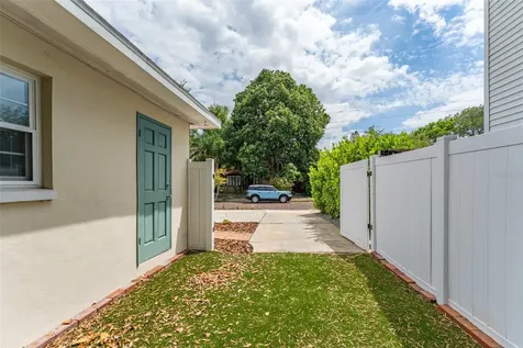 811 20th Avenue N St Petersburg FL 33704