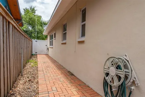 811 20th Avenue N St Petersburg FL 33704