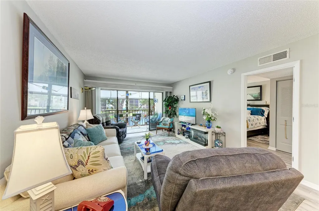 625 30th Avenue W Bradenton FL 34205